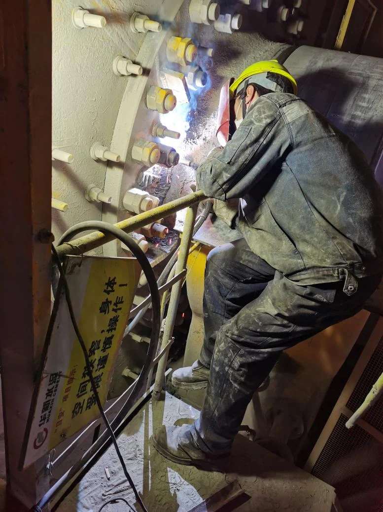 Mill end cover crack repair